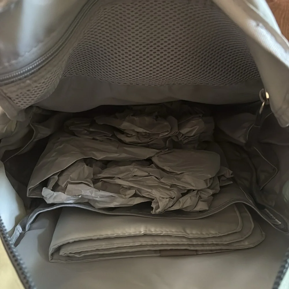 Red Rovr Roo Diaper Bag 14L - Picture 7 of 8